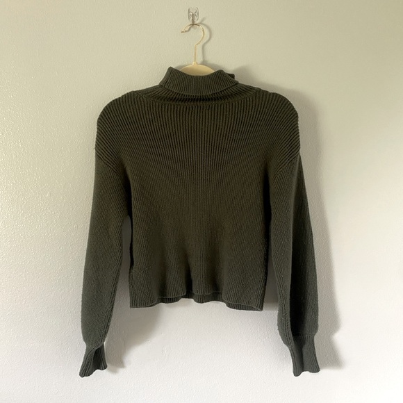 Mi Ami women's olive green turtleneck sweater balloon sleeves size small cozy - Picture 2 of 4